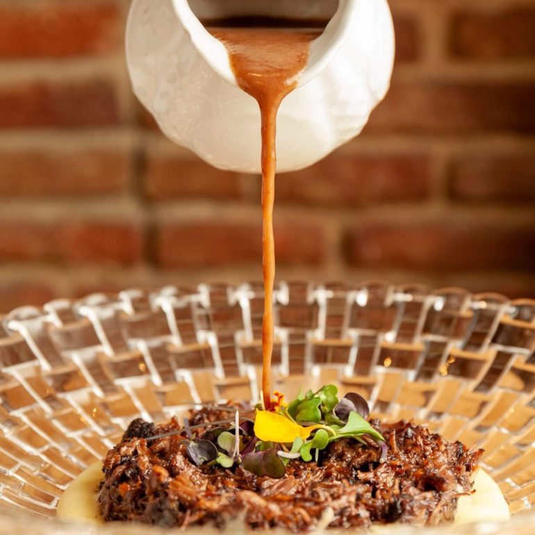 La Cabezona - Timbal de rabo de toro con parmentier de patata